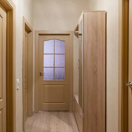 Apartment Nezavisimosti 60 *